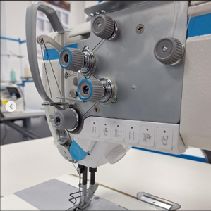 Máquina de coser industrial de triple arrastre adaptable para trabajos pesados con puntada de pespunte y construcción de acero, mango de plástico - Product Image 2