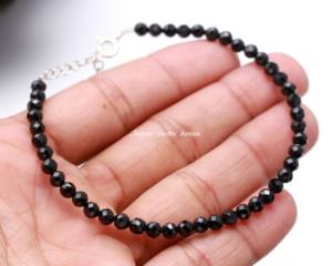 Bracelet en argent sterling unisexe de vente chaude avec des perles de spinelle noires à facettes élégantes plaqué or pour les mariages et les cadeaux - Product Image 2