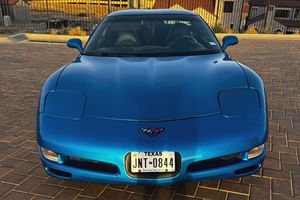 Chevrolet Corvette Hardtop 1999 d'occasion en excellent état, coupé à toit fixe, 49 700 milles, boîte manuelle à 6 vitesses, bleu Nassau métallisé - Product Image 1