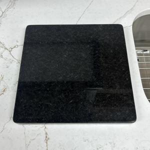 Planche à découper en marbre noir pour la cuisine, pour couper les légumes, la viande, les fruits, servir des collations, faire de la pâtisserie et des pique-niques en plein air, en provenance d'Inde - Product Image 1