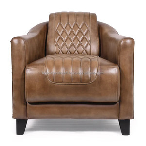 Fauteuil en cuir et bois avec coussin confortable, construction durable, design classique intemporel, idéal pour la maison et le salon - Product Image 6