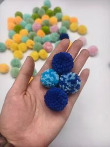 Assortiment de pompons pour les arts et l'artisanat, nuances dégradées, boules de pompons pour les fournitures de <span class=keywords><strong>loisirs</strong></span> et les jouets en pâte créative, pompons pour la fabrication de couronnes. - Product Image 6