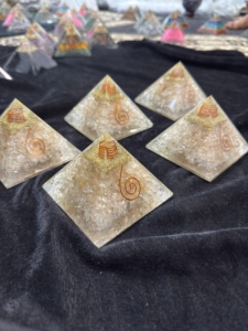 Pirámide de Orgón de Cuarzo Transparente Natural, Generador de Energía de Cristal con Bobina de Cobre para Reiki, Meditación, Sanación de Chakras y Feng Shui - Product Image 2