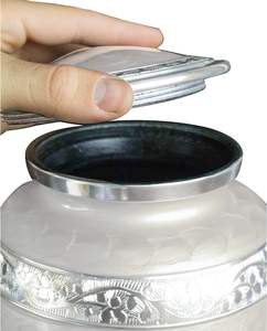 โกศฝังศพปีกนางฟ้าแกะสลักแบบกําหนดเองพร้อมถุงกํามะหยี่ (สีขาวมุกขนาดใหญ่พิเศษ) - Product Image 6