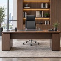 Chaise de bureau moderne noire à dossier haut en cuir avec accoudoirs chromés fins, inclinaison réglable et roulettes pivotantes – Vente en gros