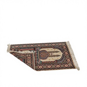 Alfombra de Oración Moderna de Lana Lavable con Diseño Floral y Base Antideslizante para el Culto Islámico y Uso Doméstico - Suministro al por Mayor - Product Image 1