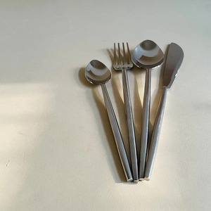 ช้อนสแตนเลสเคลือบเงากระจกแบบพรีเมี่ยมสำหรับโต๊ะอาหารการเสิร์ฟและใช้ในชีวิตประจำวันเหมาะสำหรับใช้ในบ้าน - Product Image 4