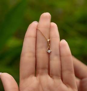 เปล่งประกายความสง่างามเหนือกาลเวลาด้วยจี้ทองคำสุดหรูของเรา พร้อมจำหน่ายในราคาขายส่ง - Product Image 4