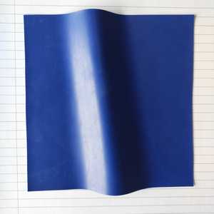 Lámina de Látex Natural Nova de la Mejor Calidad, 0.40mm de Grosor, Azul Oscuro Brillante para Catsuit y Ropa de Moda - Product Image 1