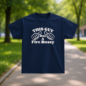 T-shirt divertente con meme 'This Guy Has A Fire Bussy', maglietta scherzosa, regalo scherzoso, abbigliamento promozionale con umorismo inadatto - Product Image 3