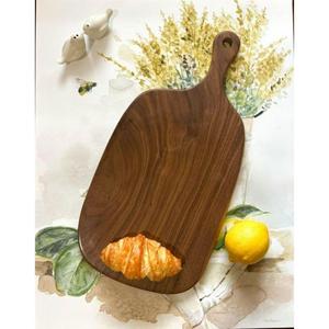 Planche à découper en bois artisanale avec charme rustique parfaite pour couper la cuisson affichant une planche à fromage en acier inoxydable - Product Image 2