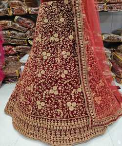 Designer Broderie Lourde Pierre Travail Lehenga Choli Avec Dupatta Wedding Wear Prix de Gros Textile Vêtement - Product Image 3