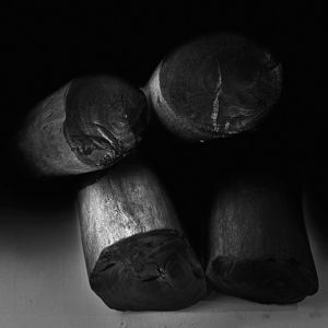 Merades Indonésie Charbon de bois Halaban durable pur naturel et sans fumée pour une cuisson propre pour une utilisation en Irak - Product Image 1