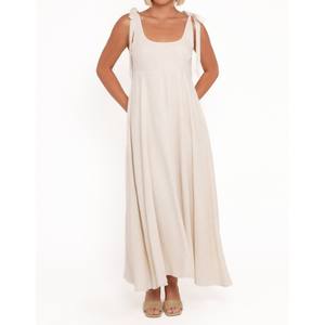Robes pour femmes, tenue de mode contemporaine, offrant un port confortable, un goût moderne et des options de style polyvalentes - Product Image 1