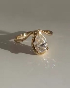 Bague solitaire en or massif 14 carats pour femmes Bague de fiançailles et de mariage de style romantique en diamant taillé en poire cultivé en laboratoire pour les fêtes de cadeaux - Product Image 2