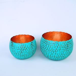 Bol en cuivre élégant motif nid d'abeille moderne art en métal fabriqué à la main pour servir des collations aux fruits plateaux décoratifs pour la maison pour les mariages - Product Image 1