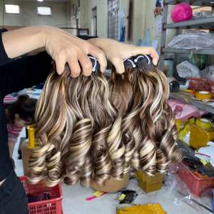 Mèches rebondissantes de cheveux courts de couleur personnalisée avec fermeture pour faire perruque à partir de cheveux humains vietnamiens Vente en gros - Product Image 6