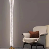Design minimaliste pour chambre Art moderne Smart LED lampadaires grand luxe corps en verre salon coin debout décor
