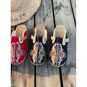 Sandales plates à enfiler pour femmes, faites à la main, en tissu brodé floral ethnique, respirantes, avec semelle espadrille et bout tissé - Product Image 5