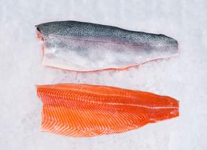 Peau de saumon atlantique fraîche congelée de haute qualité, entière, emballée sous vide, conservée dans l'eau salée, séchée, sans additifs, en-cas de peau de saumon - Product Image 6