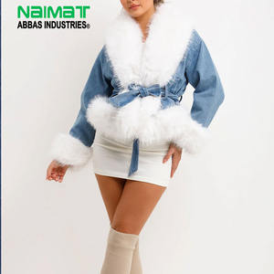 Veste en jean de luxe pour femme avec garniture en fausse fourrure, épaisse et chaude pour l'hiver, avec ceinture à nouer à la taille et poignets en fourrure pelucheuse - Product Image 1