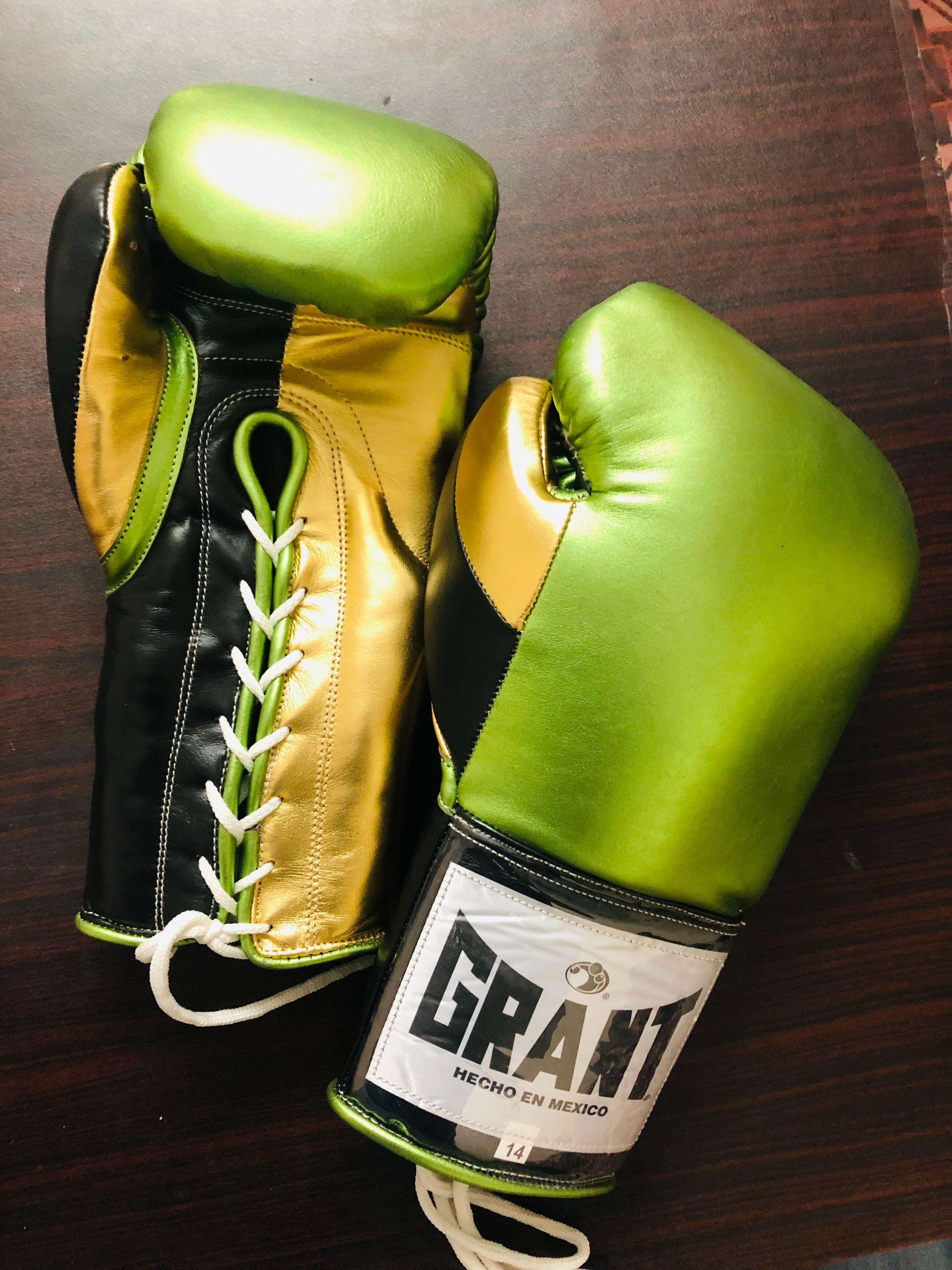 สีน้ำตาล