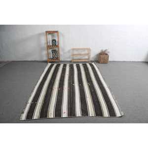 Alfombra de 8.5x5.3 pies, alfombra turca vintage, alfombra de lana con motivos de plantas y árboles en blanco y negro - Product Image 3