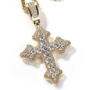 Colgante de Lujo con Incrustaciones de Moissanita de 25 Quilates, Diseño de Cruz, Estilo Hip Hop Clásico, Joyería Cristiana con Acabado en Oro - Product Image 6