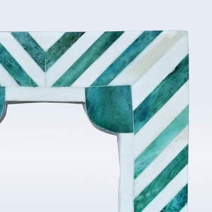 Cadre photo artisanal en os vert et blanc et incrustations en MDF pour table ou mur, à des fins décoratives pour la maison ou le bureau - Product Image 3