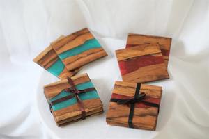 Posavasos de madera de Acacia personalizados resina turquesa río epoxi Mat/Pad Set grabado personalizado regalo de Halloween - Product Image 3