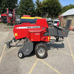 La nouvelle presse à balles Massey Ferguson 1840 offre une chambre à balles de 14 x 18 pouces avec une capacité de ramassage élevée et 44 dents doubles. - Product Image 1