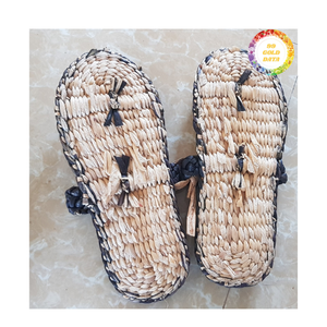 Sandales en jacinthe d'eau fabriquées au Vietnam Matériau écologique Idéal pour une utilisation quotidienne décontractée et la mode de villégiature - Product Image 5