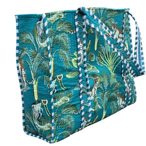 Bolso Tote de Hombro Acolchado de Algodón 100% Hecho a Mano en India, Elegante Bolso de Compras con Estampado a Mano para Mujer - Product Image 2