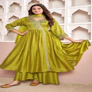 Hermosa ropa ocasional Alta demanda Vichitra Silk Kurti con pantalón y Dupatta con bordado Trabajo Mujer Exportador de moda - Product Image 1