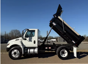 El mejor!! Camión Volquete Usado en Excelente Estado, Modelos 2024, 2023, 2020, Internationals MV607, Camión Volquete de 5/6 Yardas - Product Image 3