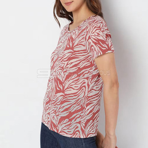 Camiseta de Mujer Personalizada 100% Algodón, Sublimada, Cómoda, de Alta Calidad, Diseño Único, Casual, Holgada, con Estampado Sólido - Product Image 3