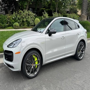 Cayenne Turbo S E-Hybrid Coupé 2024, 670 ch, hybride rechargeable V8, pack sport léger en fibre de carbone, non modifié - Product Image 1