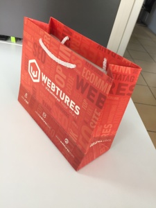 Sacs en papier de luxe élégants et recyclables en gros avec poignées, impression offset, couleurs et logo personnalisés pour l'emballage et l'usage domestique - Product Image 5