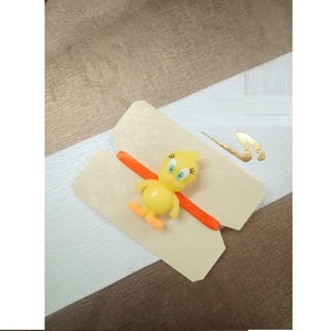 Elegante Rakhi y caja de regalo personalizada para hermanos Ideal para regalos corporativos y al por mayor Disponible al mejor precio - Product Image 2