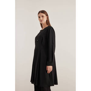 เสื้อคลุมผ้าซาตินสีดำแบบเรียบง่าย - Product Image 3