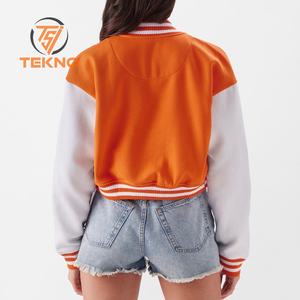 Nouvelle arrivée de veste universitaire d'hiver pour femmes haut en tissu imprimé avec décoration de poche vêtements en gros entretenus par les OEM - Product Image 2
