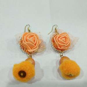 Urthn <b>Floral</b> Design Dangle Earrings Yellow-1313433A a Stylish Fashion Accessory - Product Image 1