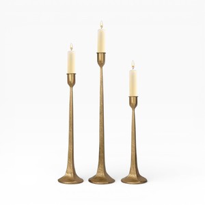 เชิงเทียนทองเหลืองโบราณทรงสูงแบบเดี่ยวพร้อมฐานกลมสำหรับตกแต่งโต๊ะอย่างมั่นคง - Product Image 4