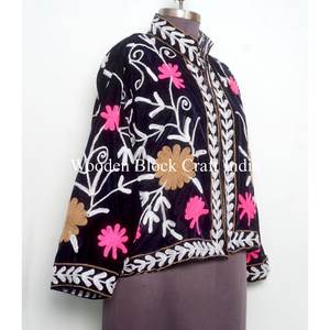 Chaqueta Corta de Terciopelo Suzani con Bordado Chic Hecho a Mano, Chaqueta India con Estampado Floral y Forro de Lana, Chaqueta Floral 100% Algodón para Invierno - Product Image 4