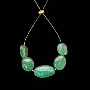 Perles ovales émeraude pierre précieuse brin de pierre verte naturelle pour la fabrication de bijoux collier Bracelet Design approvisionnement direct de Jaipur - Product Image 6