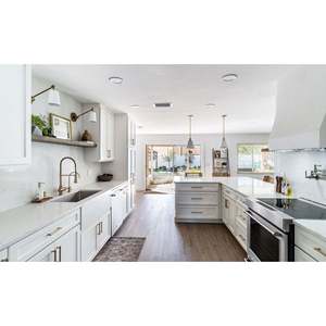 Placa de Cuarzo Moderna, Resistente al Agua y Duradera, Sereno Gold Vadara, para Aplicaciones en Cocina y Pared - Product Image 4