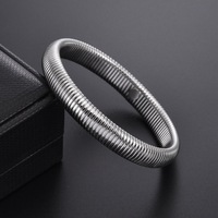Bracelet élastique tendance en acier inoxydable pour hommes, accessoire de mode durable pour les marchés des marques de mode (vente en gros)