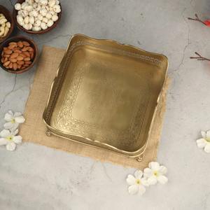 Plateau de service gravé au design minimaliste haut de gamme, élégant pour les collations, les desserts, les fruits et les boissons, parfait pour les repas à la maison, en provenance d'Inde - Product Image 1