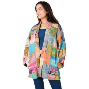 Chaqueta Kantha Bohemia Hecha a Mano, Abrigo de Seda con Parches Vintage, Diseño Transpirable, Reversible y Ecológico, Tradicional para Otoño e Invierno - Product Image 2