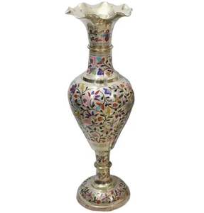 Venta de contenedor de flores de metal hecho a mano al por mayor Suministros de jardín Florero de metal diseño antiguo Flor de metal más vendida - Product Image 5